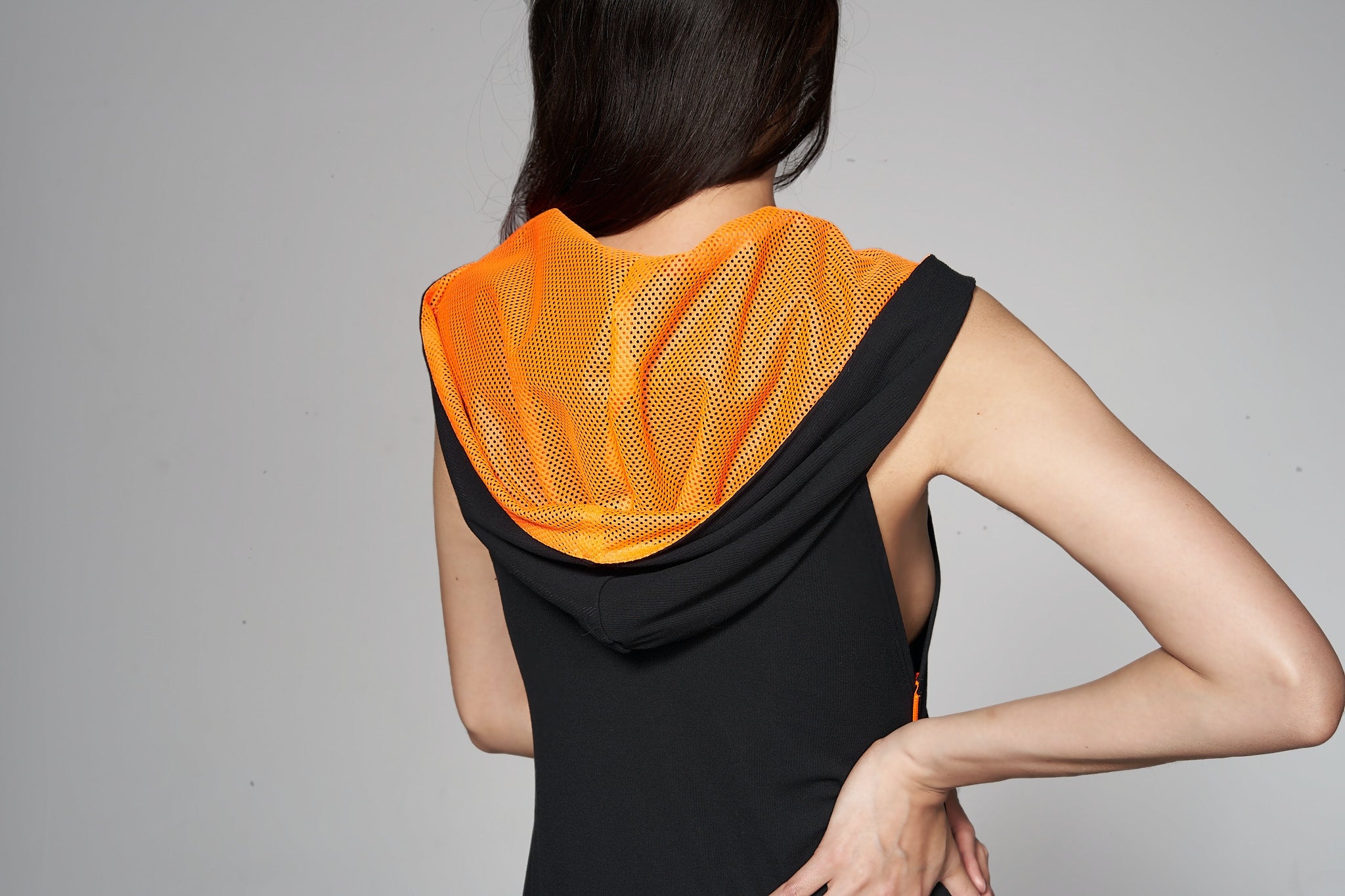 Mia Maxikleid mit Netzkapuze