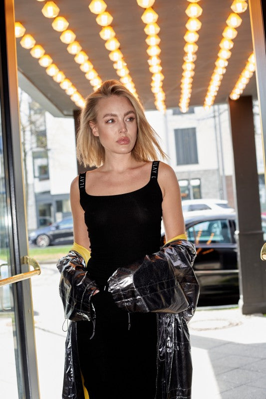 Top Bekki Black