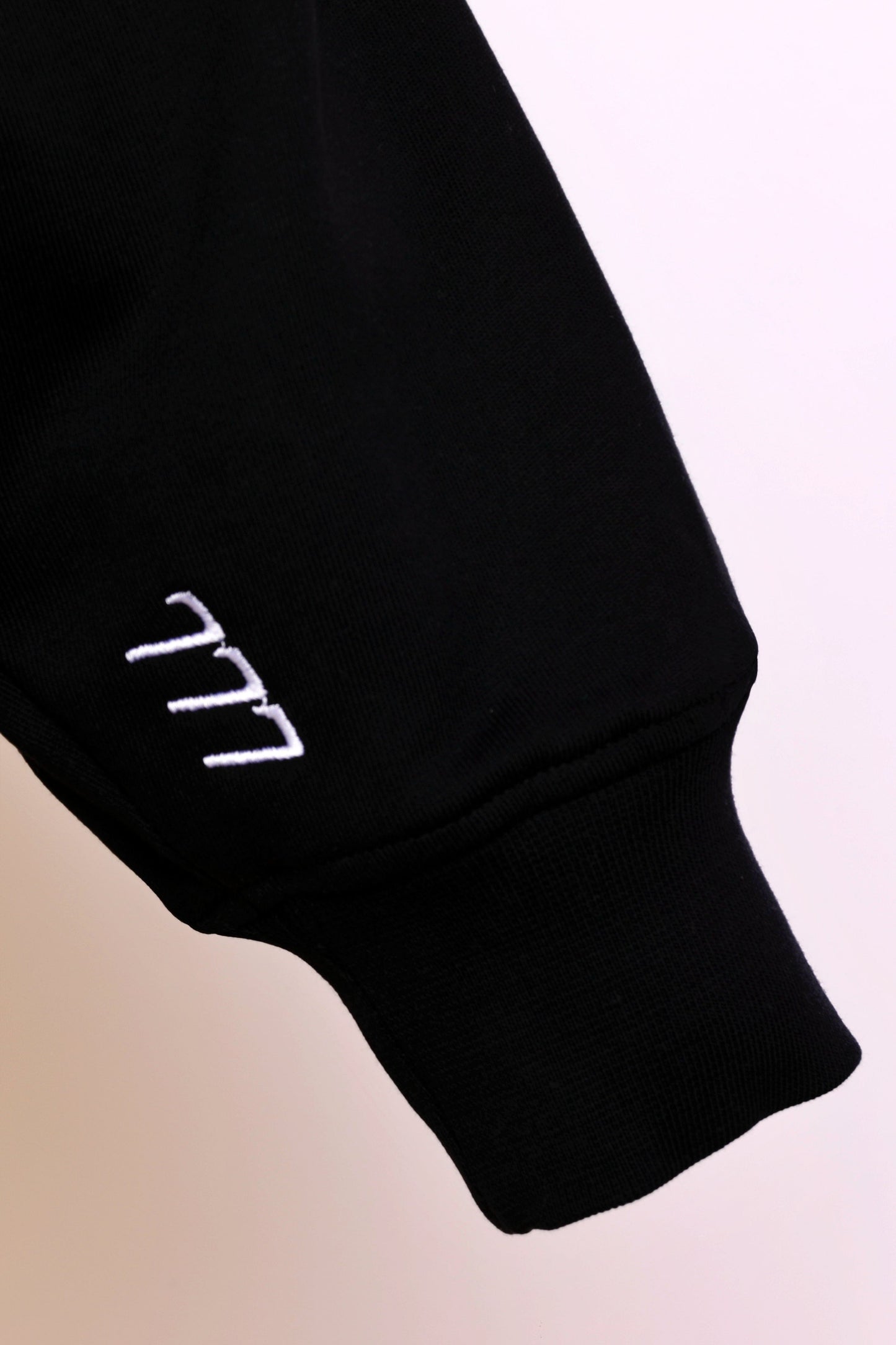 Holy Sweater Black Ilaylit