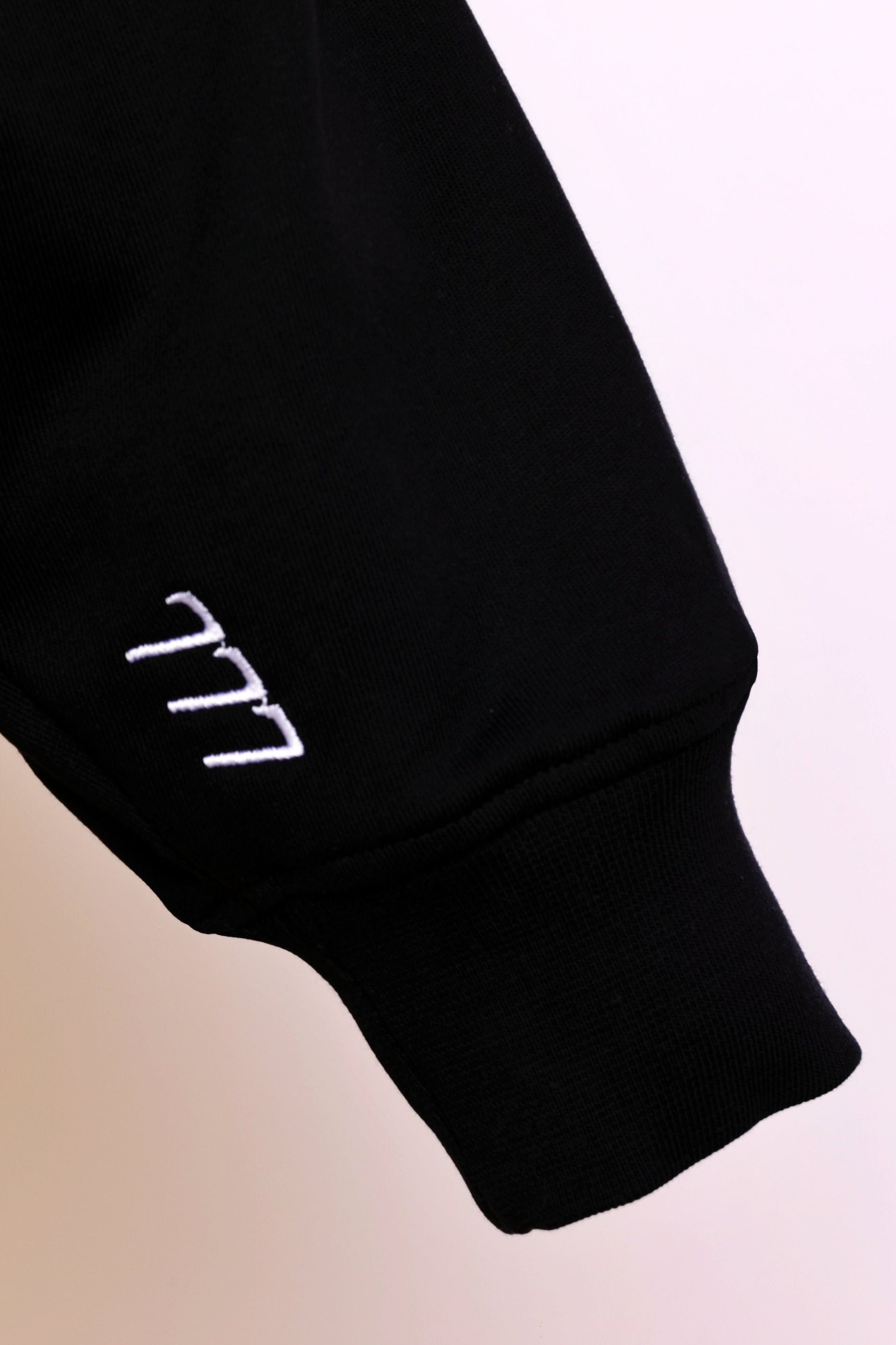 Holy Sweater Black Ilaylit