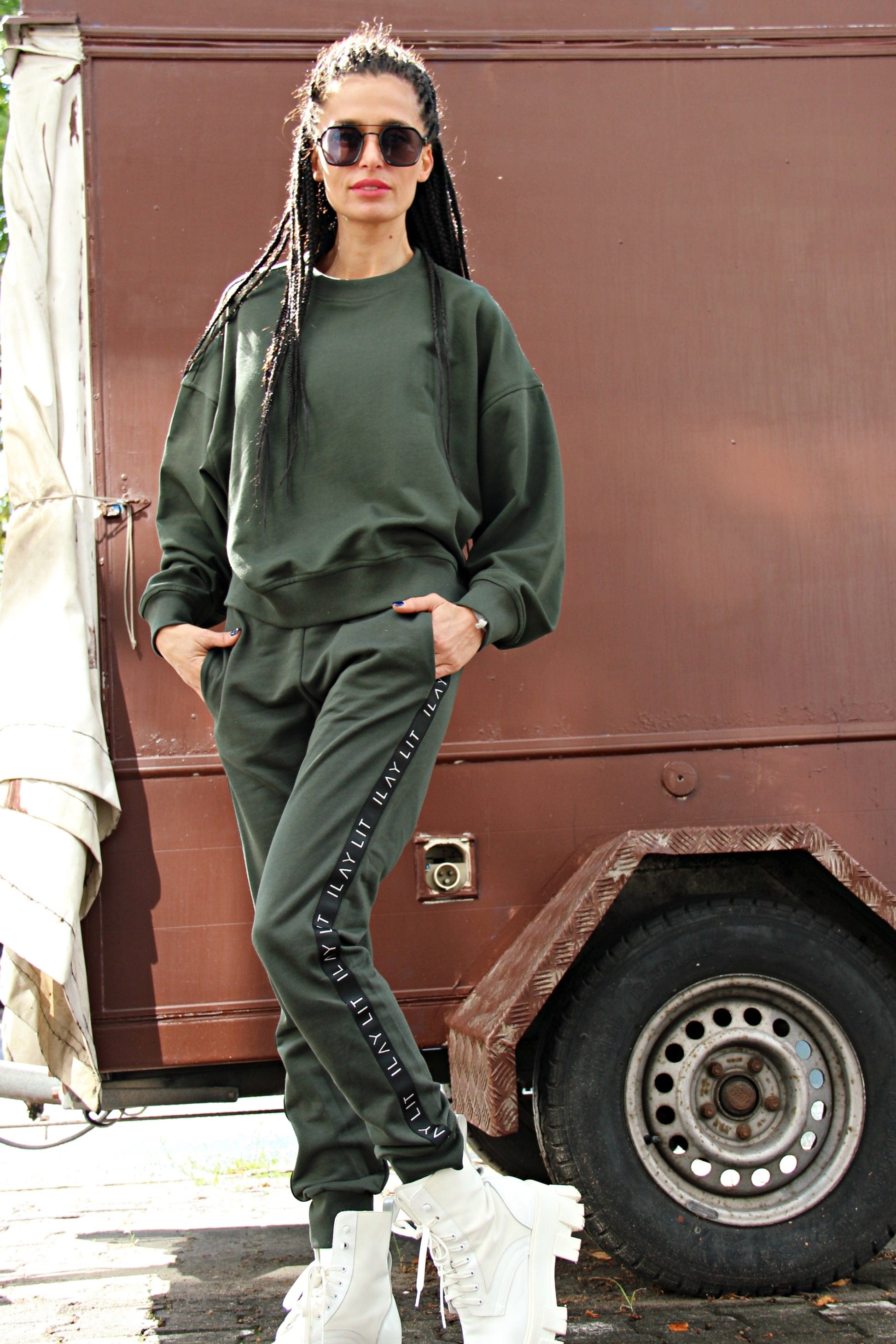 Holy Sweater Olive Ilaylit